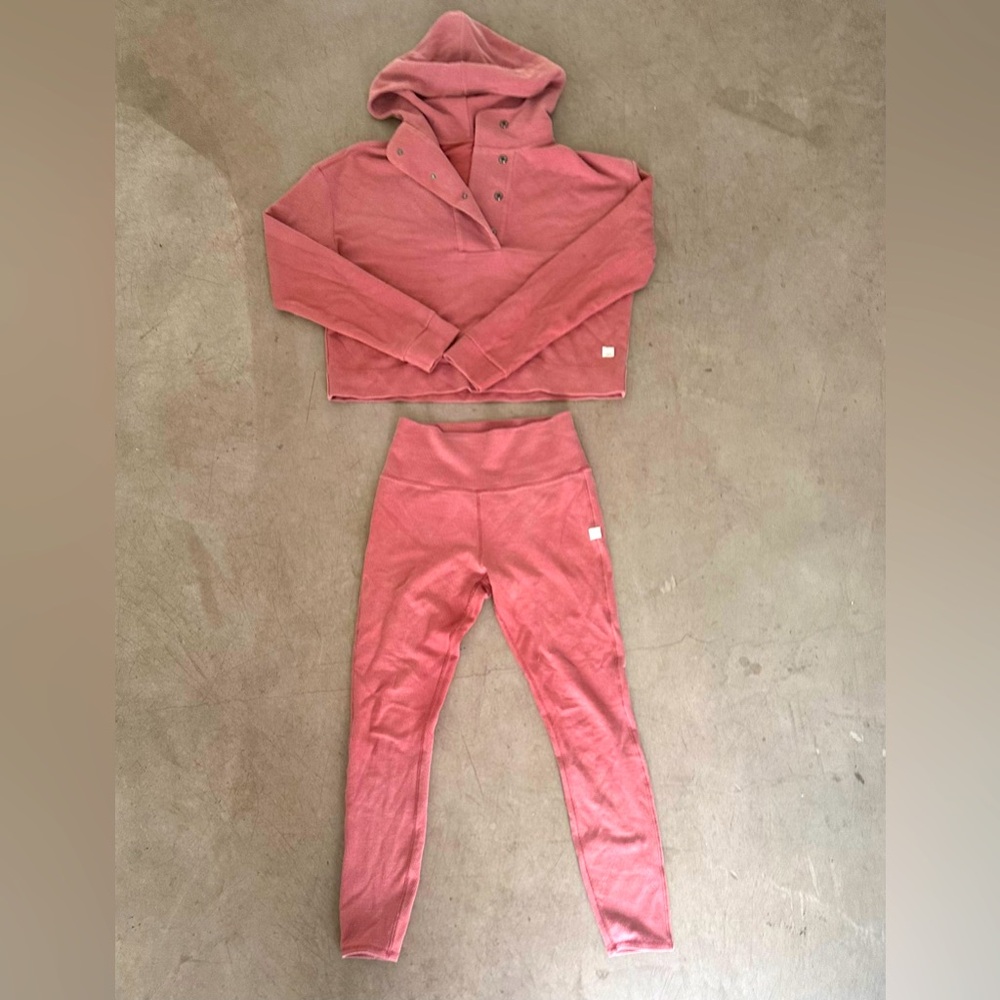 Vuori legging and pullover set